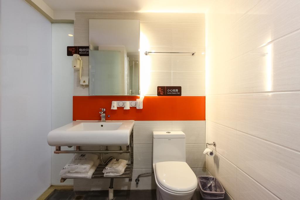 7Days Premium Guangzhou Tianhe Shipaiqiao Hotel Exterior photo